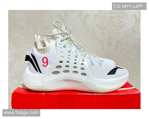 足球球星鞋码揭秘不同巨星脚大小对球场表现的影响